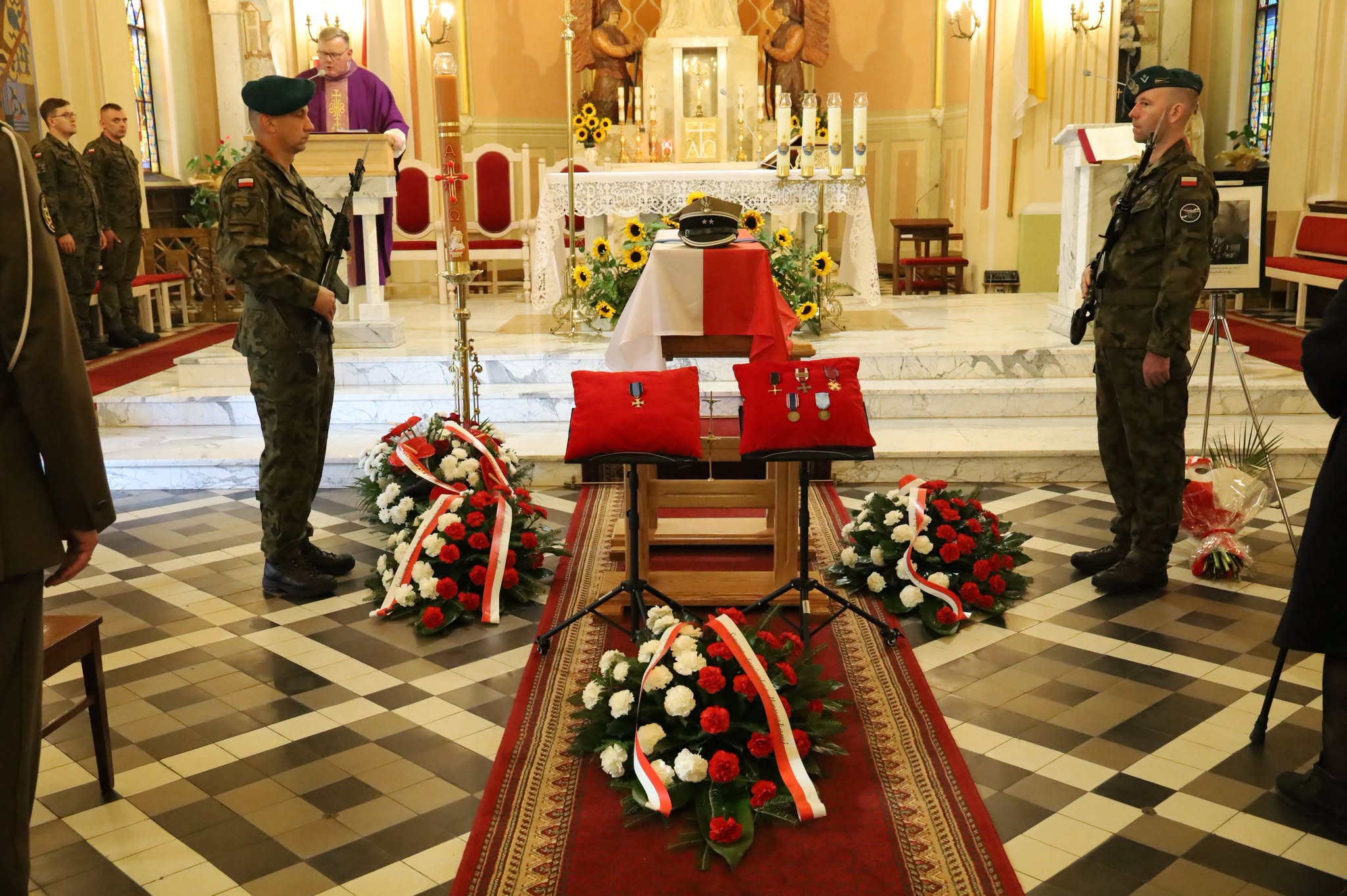 uroczystości ponownego pochówku ppłk. Mieczysława Szumańskiego ps. „Bury”.