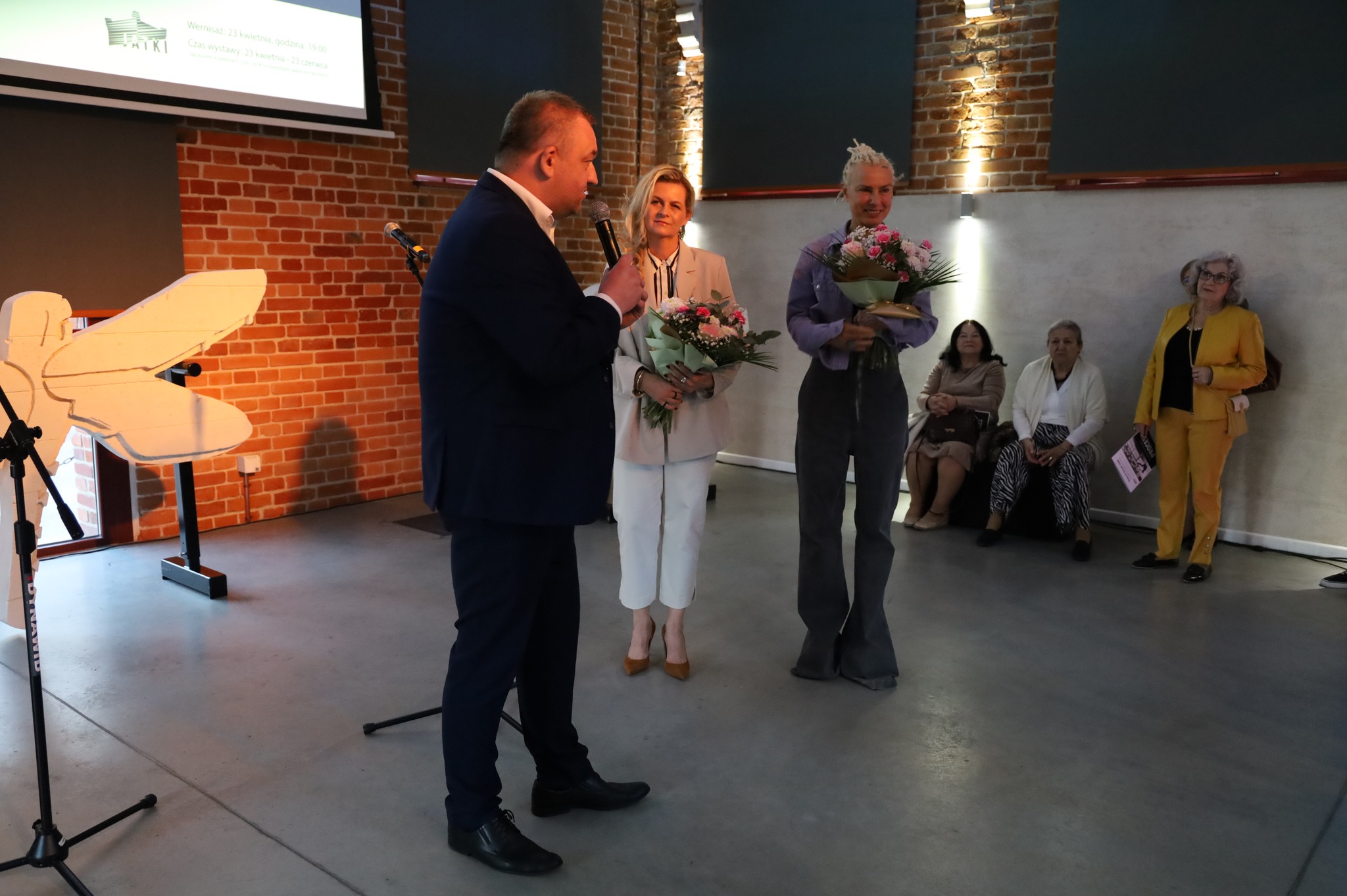 Wernisaż w Galerii Sztuki Jatki - Wandy Czełkowskiej „Proces twórczy”.